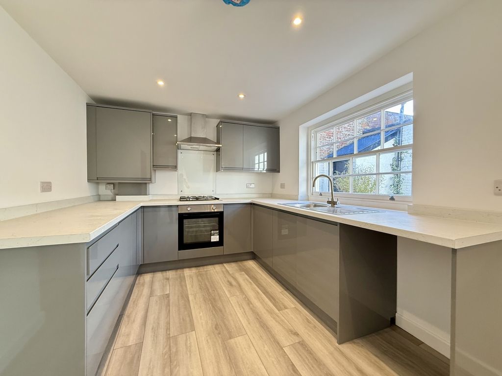 Property photo 3 of 20 Photo 7