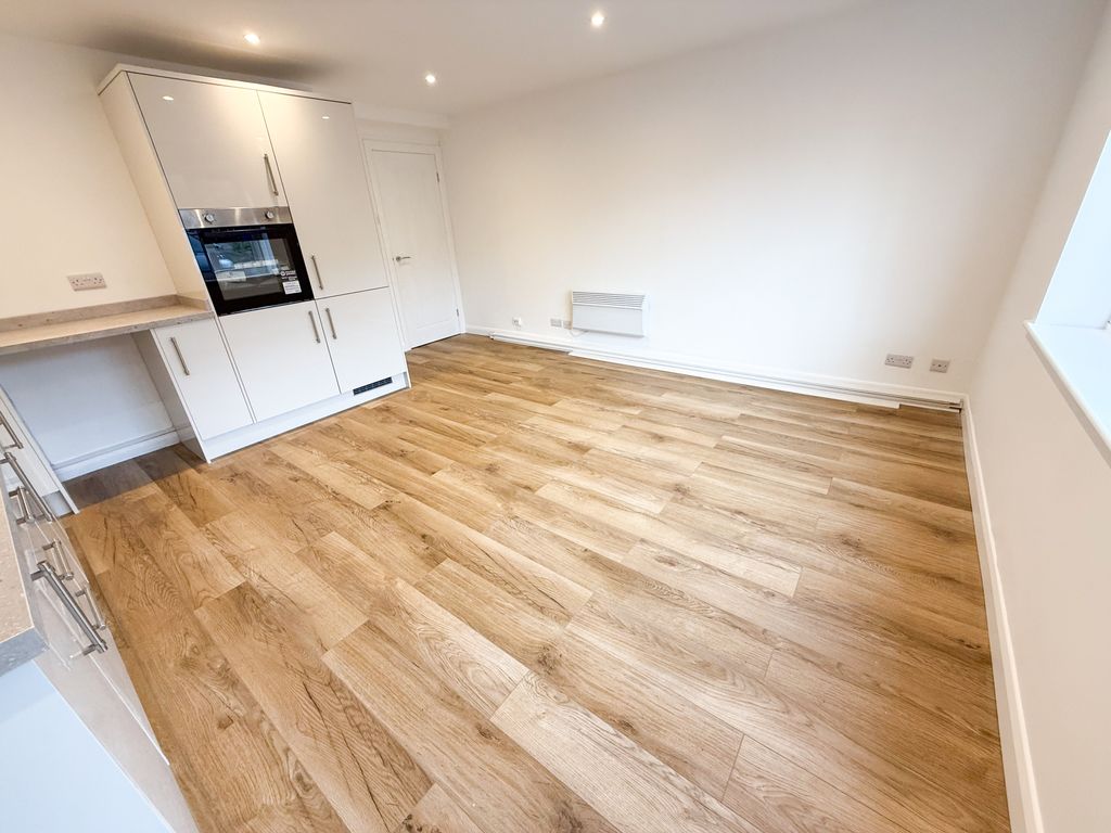 Property photo 3 of 10 Img_9922