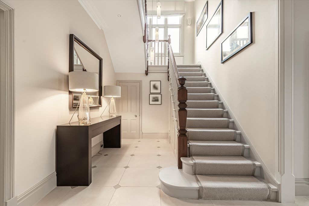 Property photo 3 of 18 Image