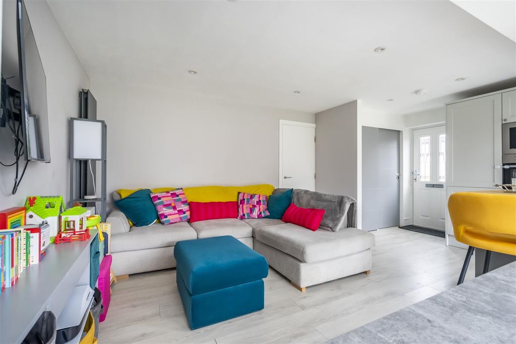 Property photo 3 of 14 5T-12.Jpg