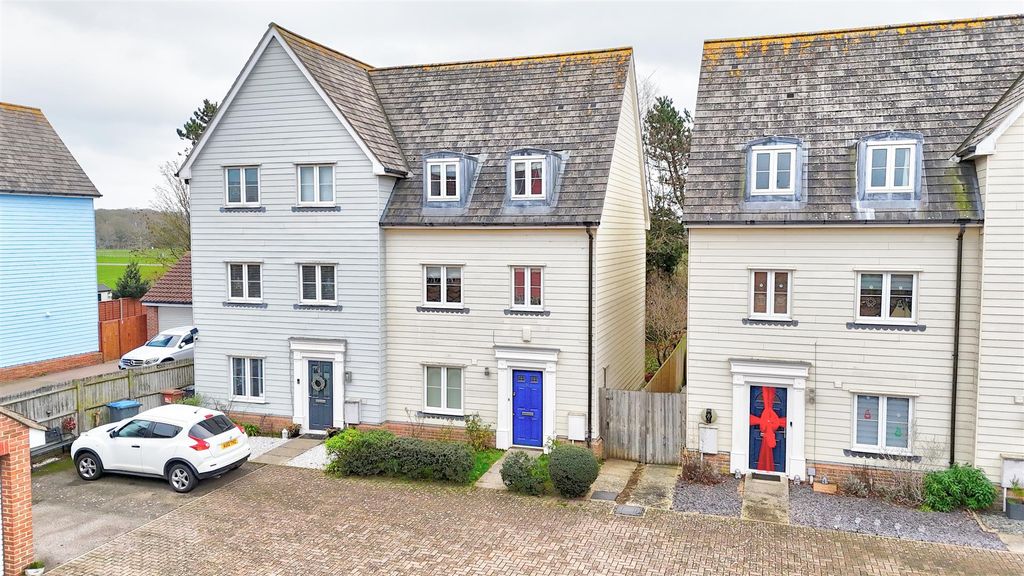 Property photo 1 of 18 Dji_20251215135603_0048_D_Interior 4.Jpg