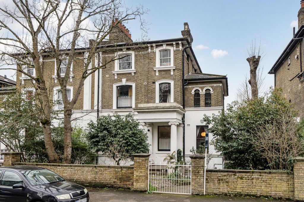 Property photo 1 of 17 Exterior