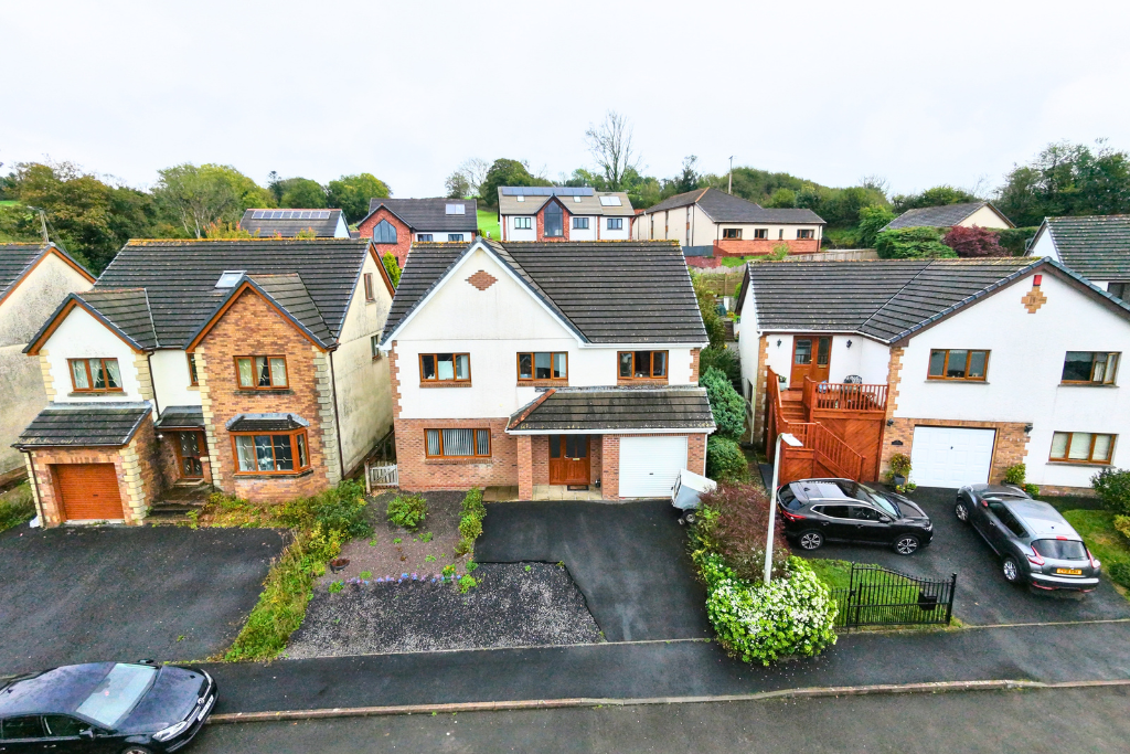 Property photo 1 of 32