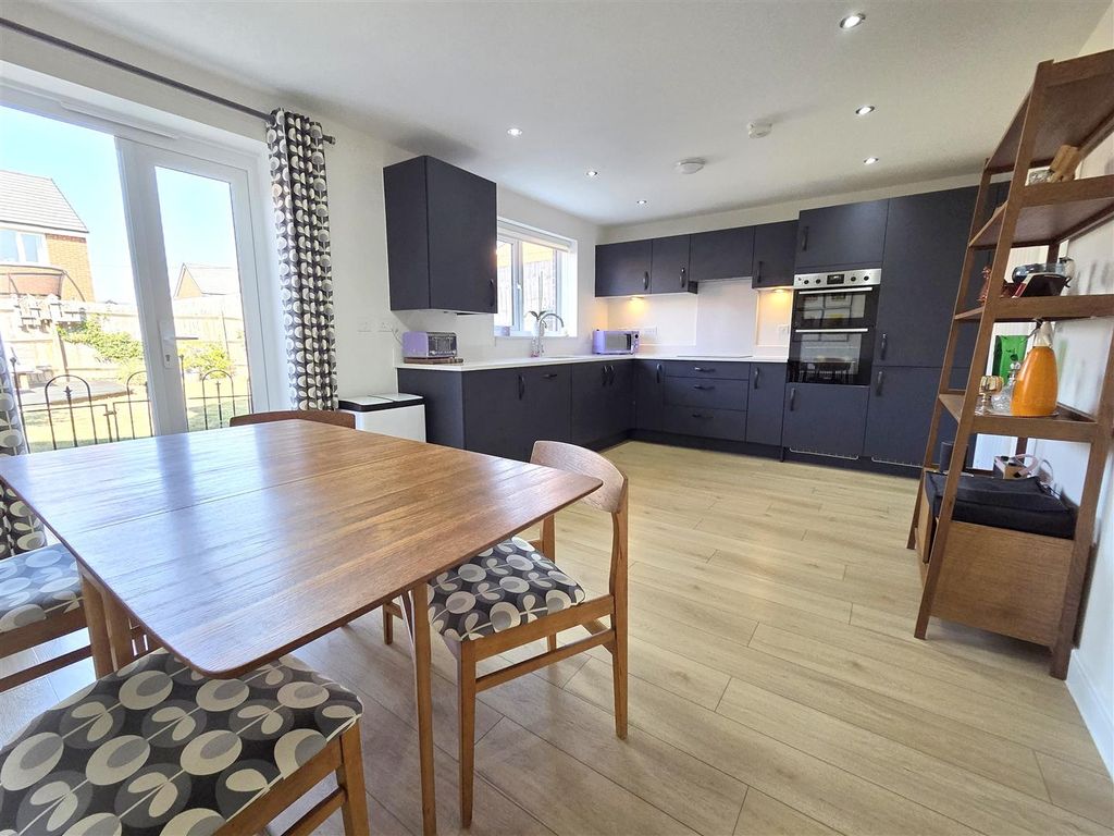 Property photo 3 of 18 Kitchen Diner