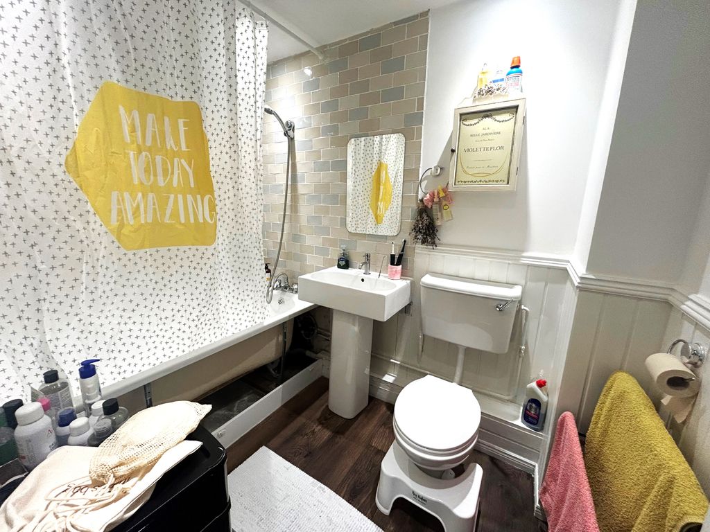 Property photo 3 of 6 Bathroom