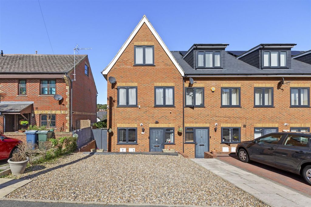 Property photo 1 of 15 Ogilvie Road-14.Jpg