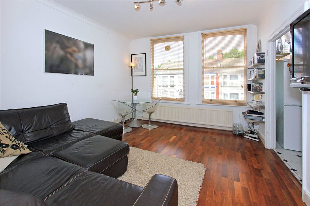 Property photo 2 of 11 Picture No. 18
