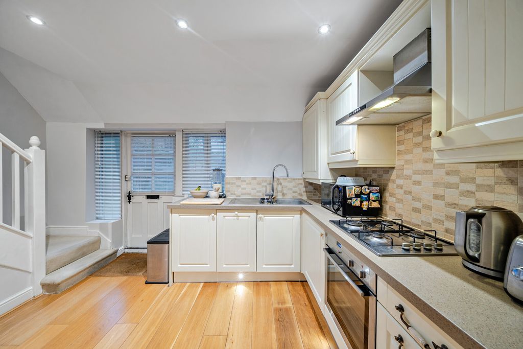 Property photo 2 of 13 1401388-14-697108...