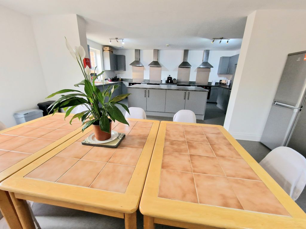 Property photo 3 of 9 Kitchen Diner