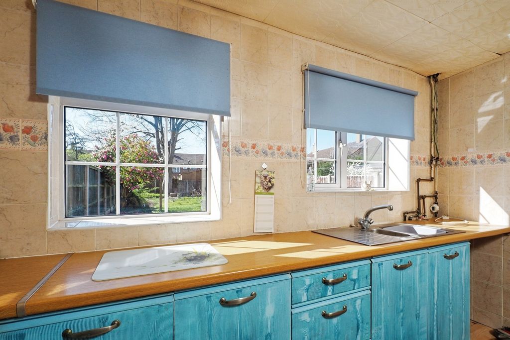 Property photo 3 of 14 Kitchen