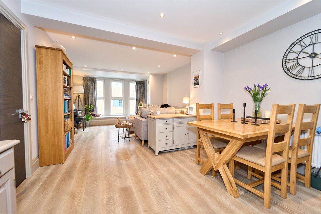 Property photo 3 of 13 Picture No. 15