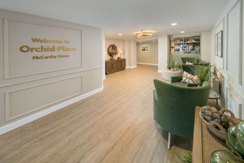 Property photo 3 of 18 Entrance Lobby