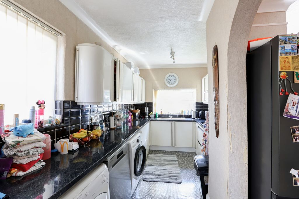Property photo 3 of 22 Kitchen