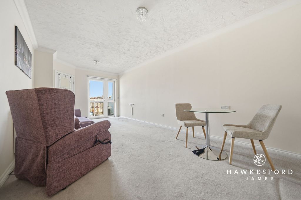 Property photo 2 of 14 Beatrice Lodge, Sittingbourne - Lounge/Diner