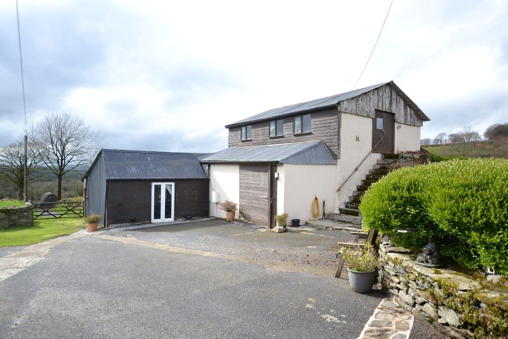 Property photo 3 of 33