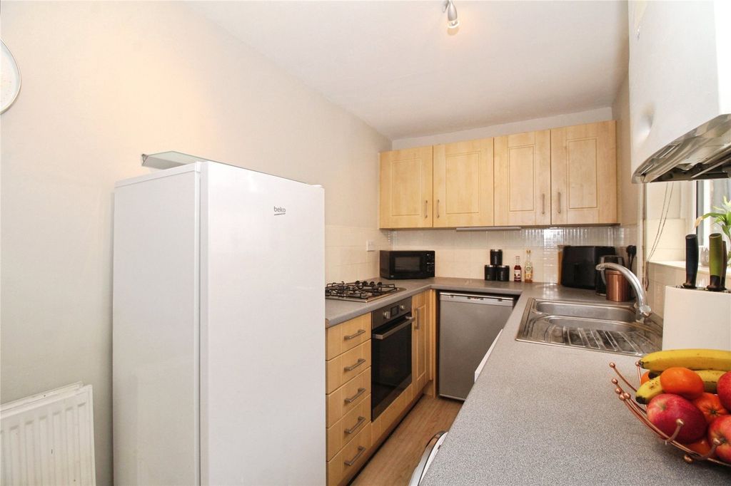 Property photo 2 of 8 Fitted Kitchen