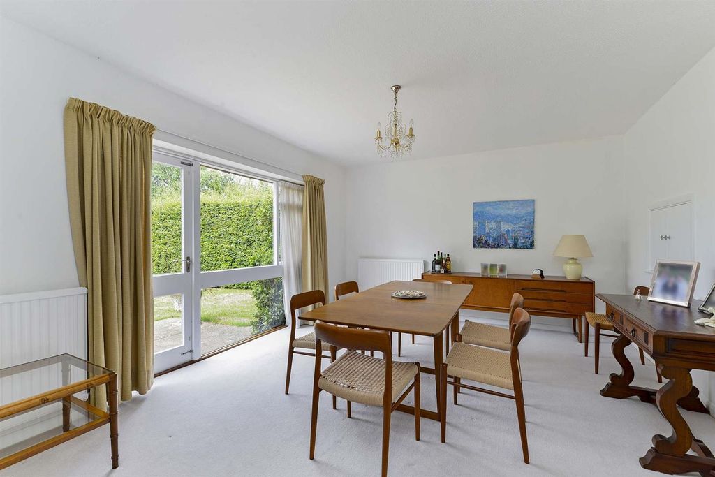 Property photo 3 of 17 2 Shalford Road  (2)-1920 - Copy.Jpg