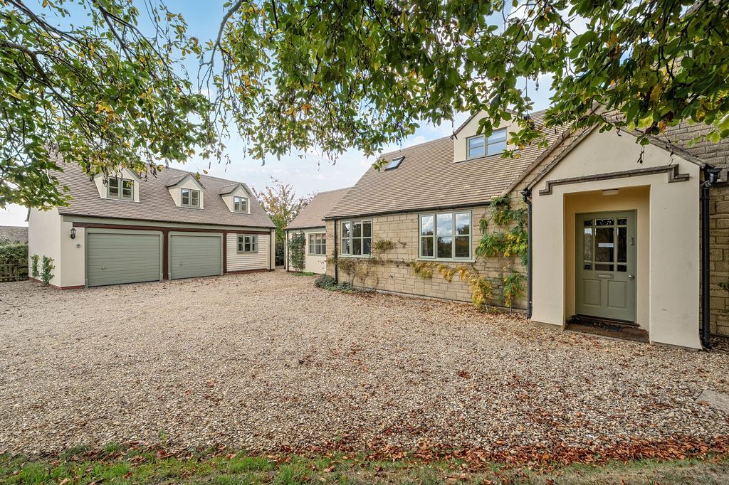 Property photo 2 of 23 Garage