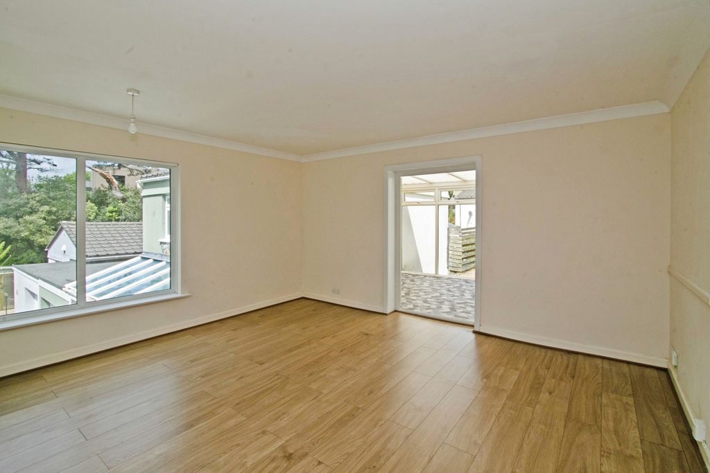 Property photo 2 of 22 Pbox-Img.Jpg