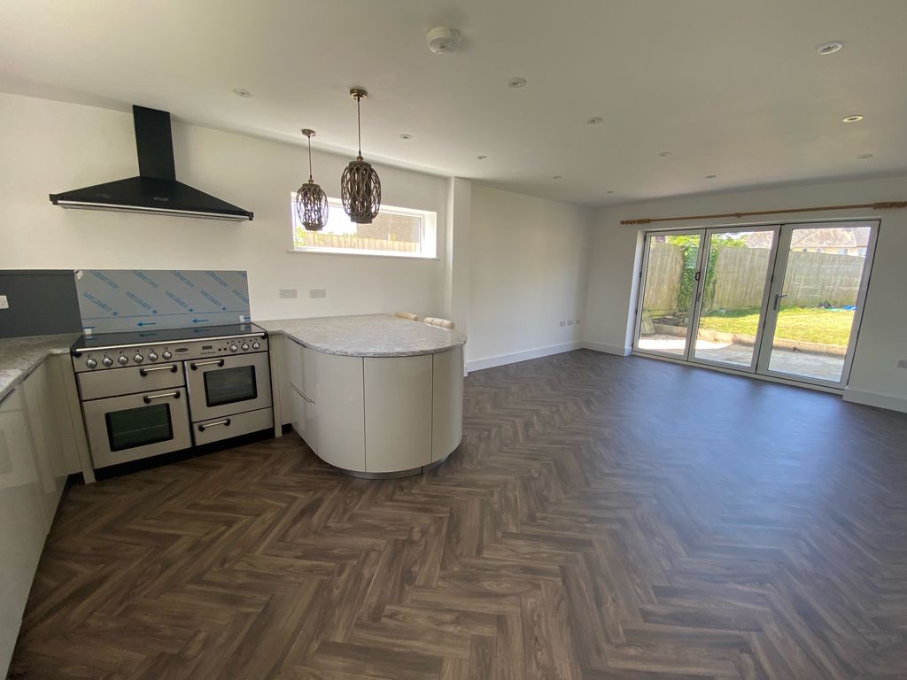 4 bed semidetached house to rent in Manston Road, Sturminster Newton