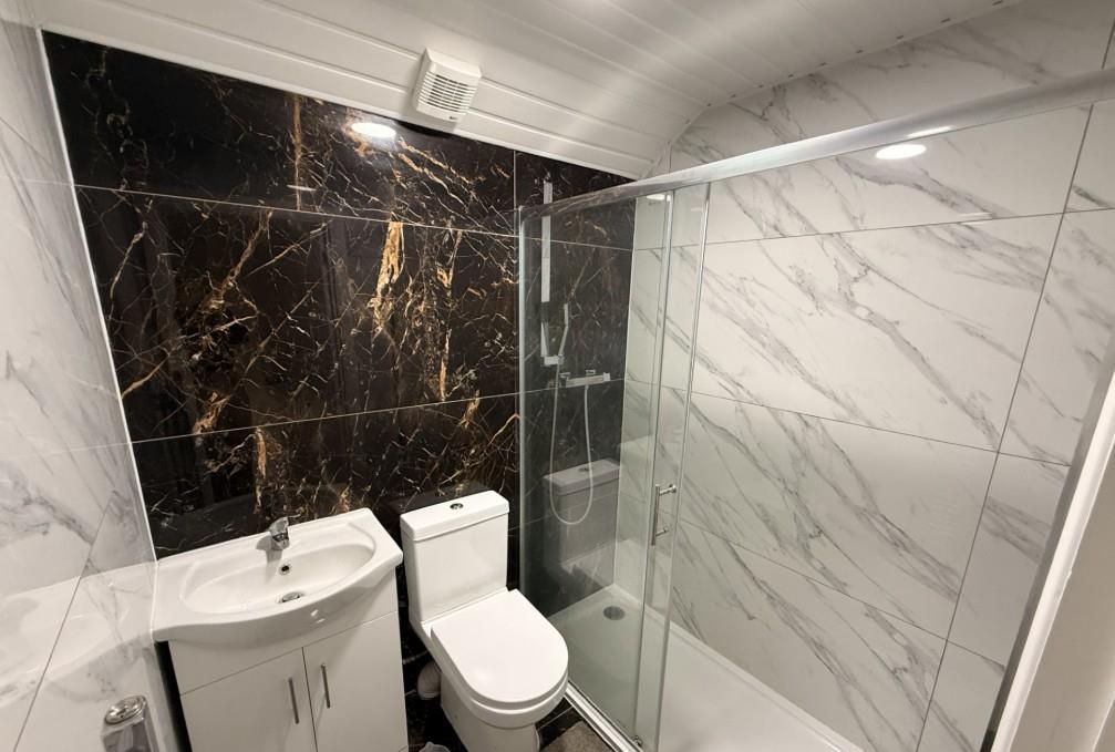 Property photo 2 of 7 Bathroom