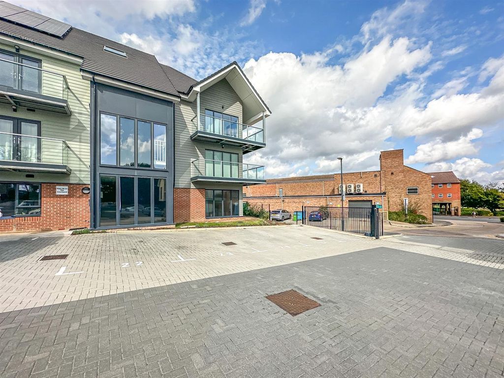 Property photo 1 of 20