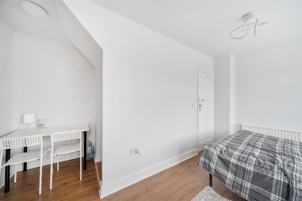 Additional image 10 of 4 bed end terrace house for saleSouthcote Avenue, Feltham TW13