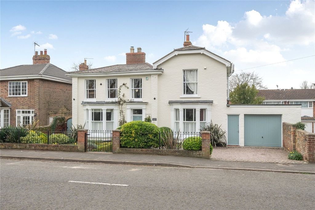 Property photo 1 of 28 Cornwall House