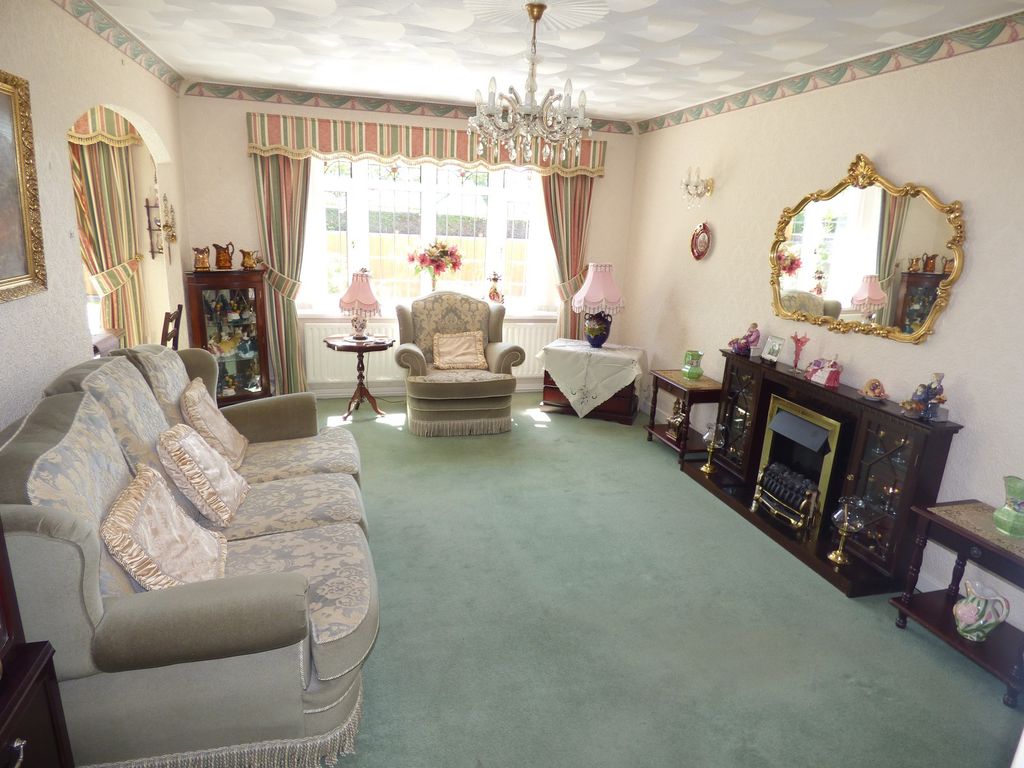 Property photo 2 of 13 Lounge