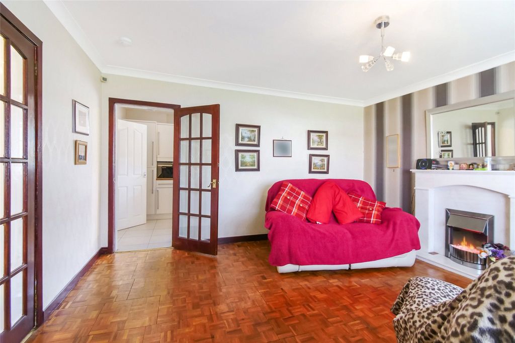 Property photo 2 of 22 Picture No. 16