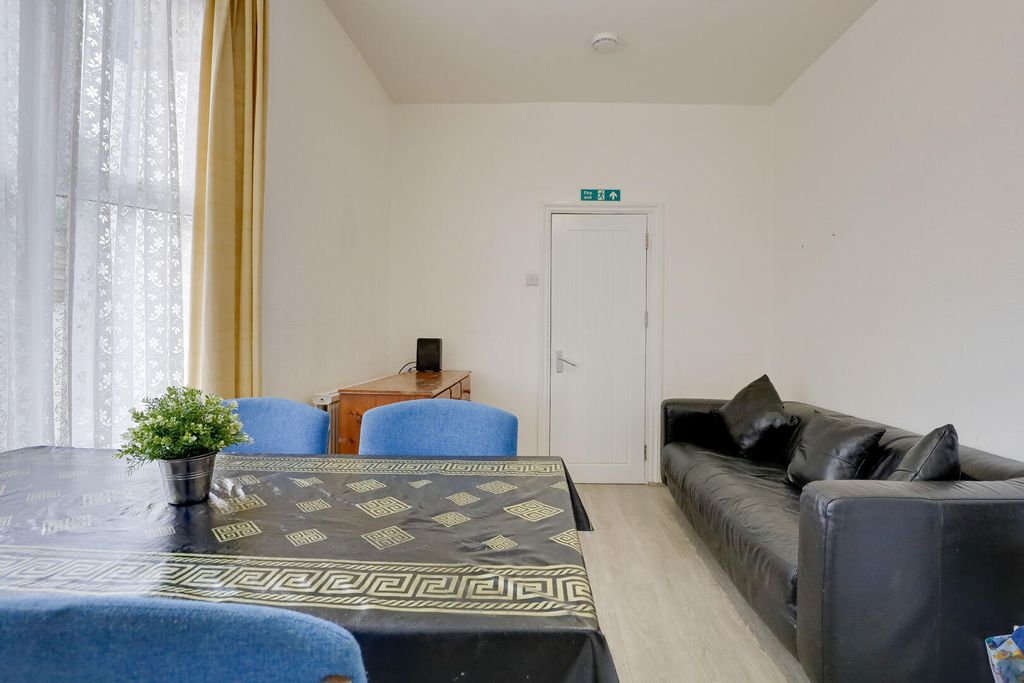 Property photo 3 of 20 Dining Room