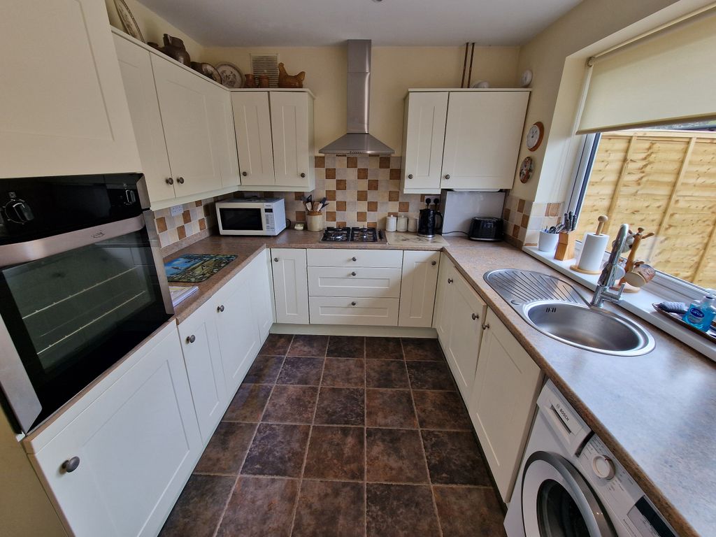 Property photo 3 of 15 Kitchen