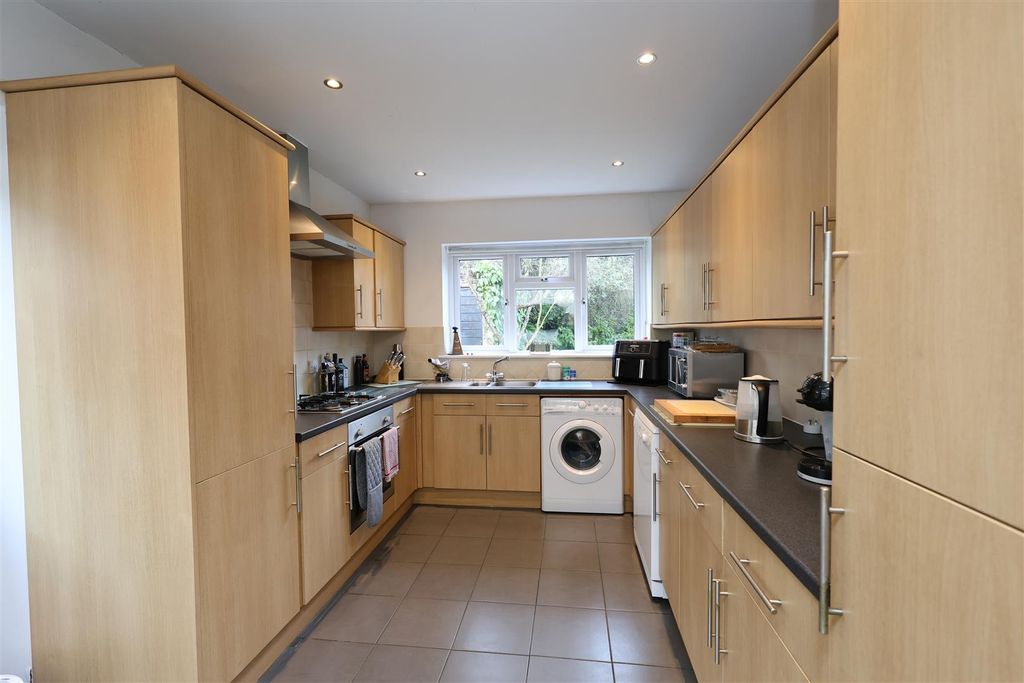 Property photo 2 of 18 Kitchen