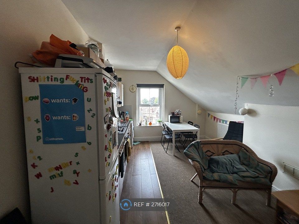 Property photo 2 of 11 Living Area / Kitchen