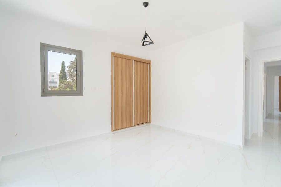 Property photo 3 of 32