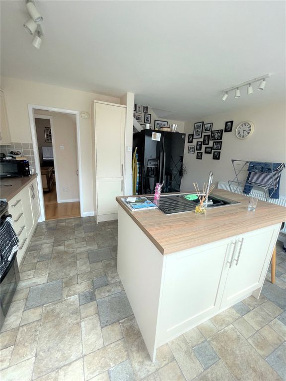 Property photo 2 of 11 Picture No. 02