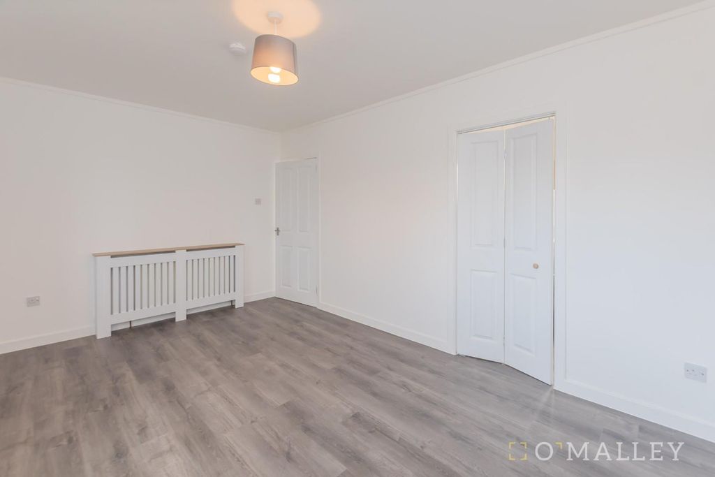 Property photo 3 of 10 Lounge (2).Jpg