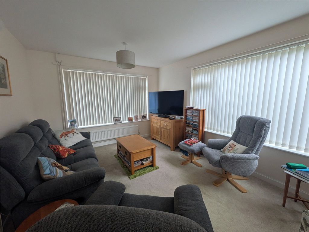 Property photo 2 of 16 Picture No. 12