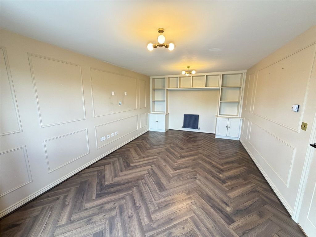 Property photo 2 of 17 Picture No. 27