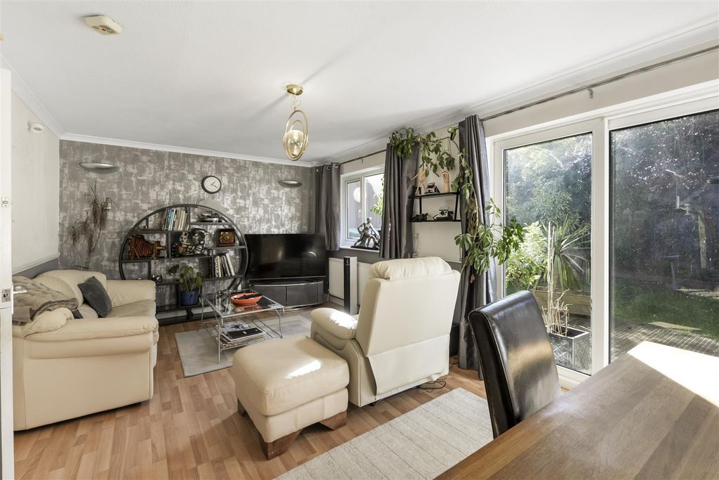 Property photo 3 of 13 Sherbourne04.Jpg