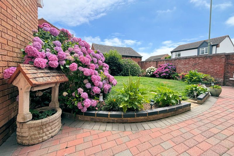 Property photo 2 of 16 Garden
