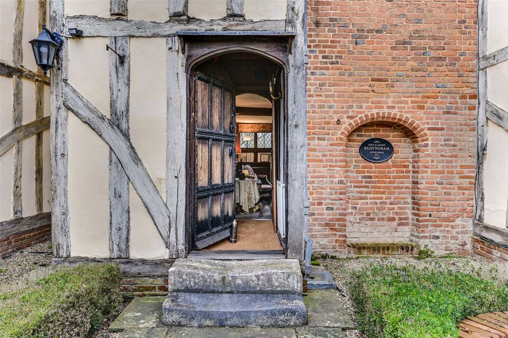 Property photo 3 of 20 Entrance