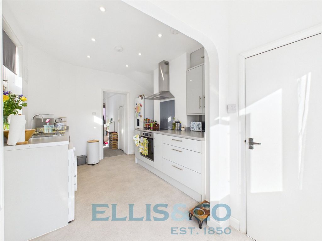 Property photo 2 of 13 Picture No. 30