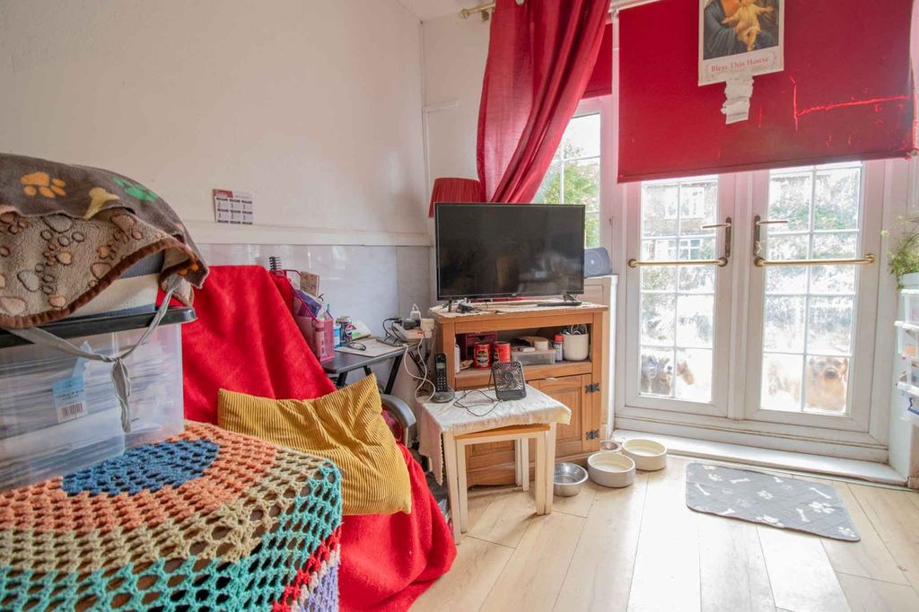 Property photo 3 of 7