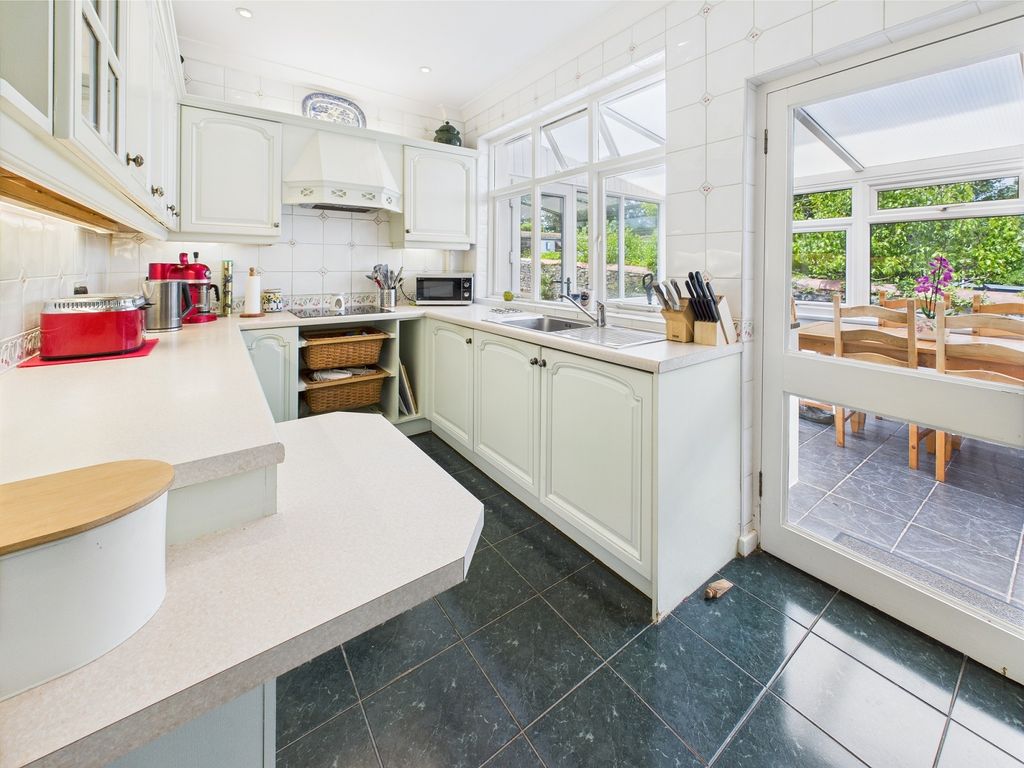 Property photo 3 of 32 Kitchen
