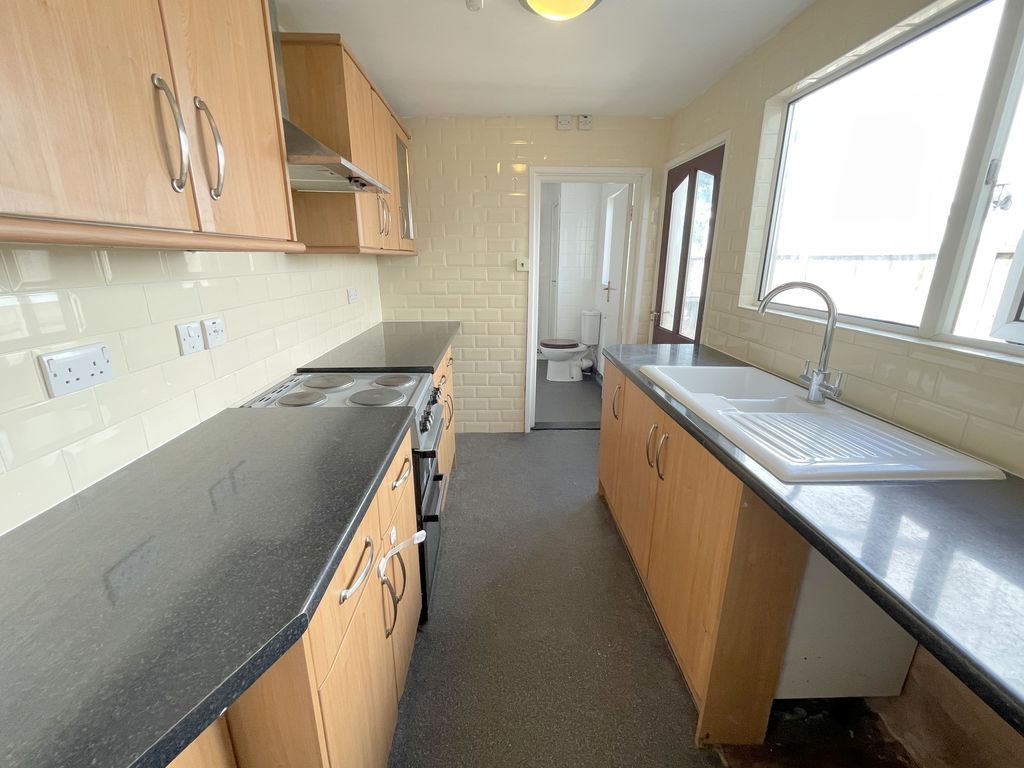 Property photo 3 of 14 Colne Road