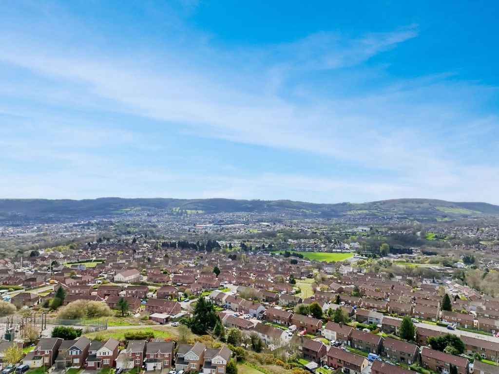 Property photo 3 of 44