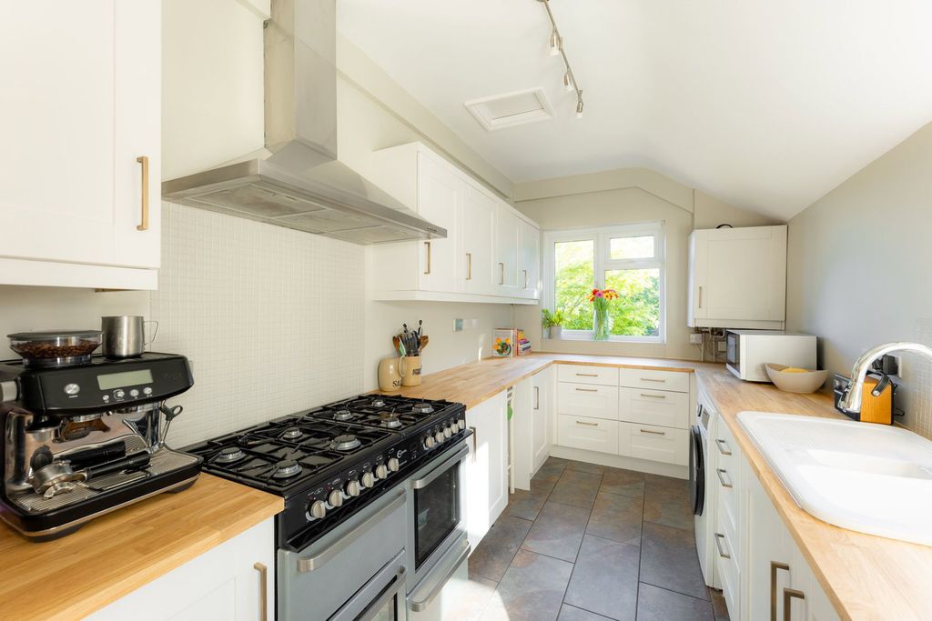 Property photo 3 of 24