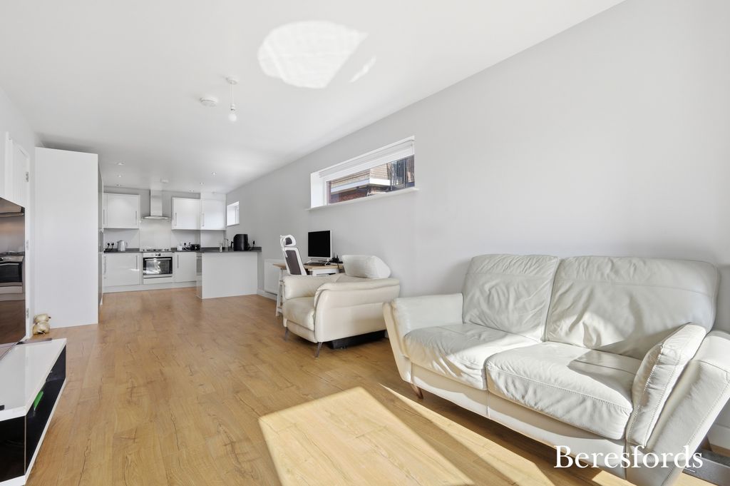 Property photo 2 of 23 Picture No. 21