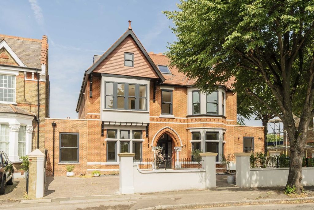 Property photo 1 of 12
